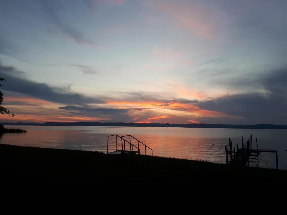 Traumlage Direkt Am See บาลาตอนเซเมช ภายนอก รูปภาพ